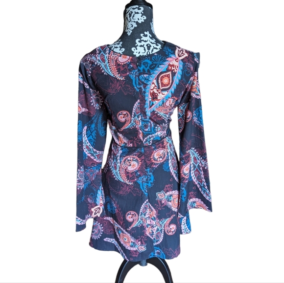 🆕 California Moon Rise Dress with Bell Sleeves & Zipper Back - Picture 3 of 9